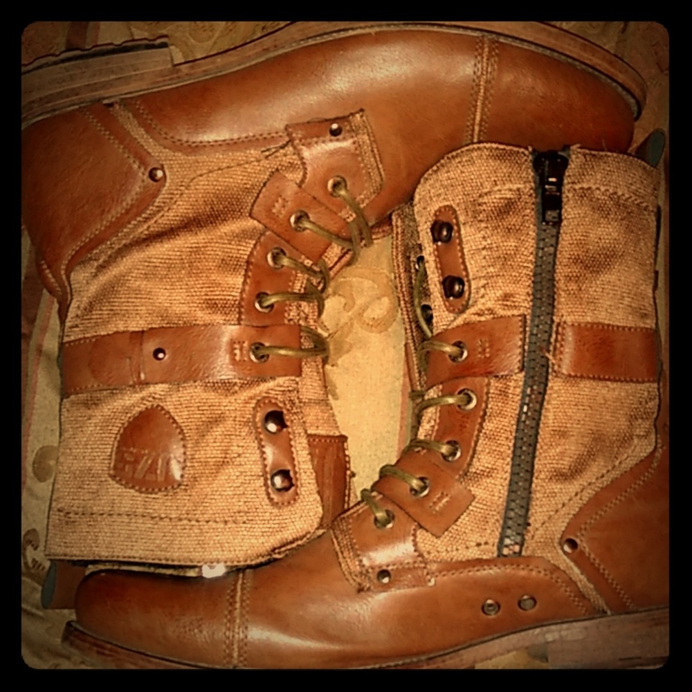 I'm selling a pair of J75 Jump boots